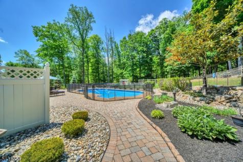 44 Nestlingwood Drive Washington NJ 07853