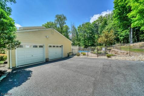 44 Nestlingwood Drive Washington NJ 07853