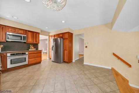 72 Agawam Drive Wayne NJ 07470