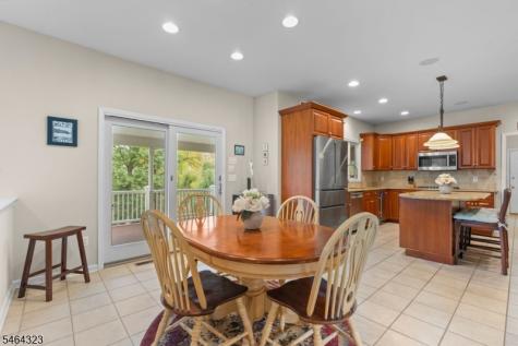 10 Berkshire Way Holland NJ 08848