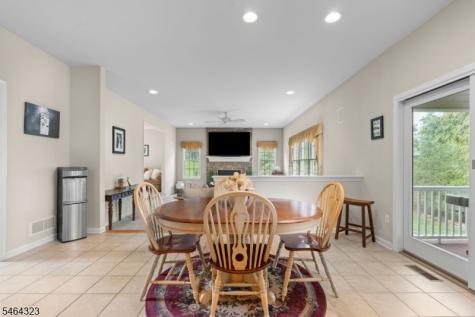 10 Berkshire Way Holland NJ 08848