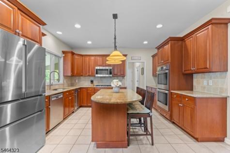 10 Berkshire Way Holland NJ 08848