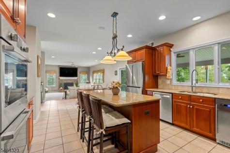 10 Berkshire Way Holland NJ 08848
