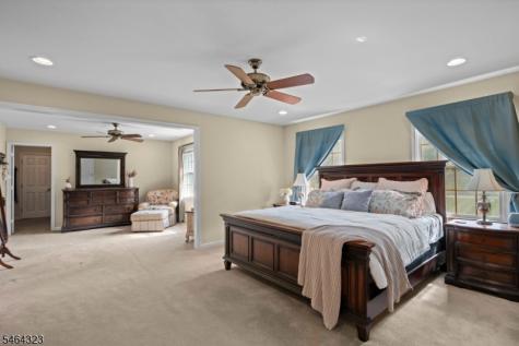 10 Berkshire Way Holland NJ 08848