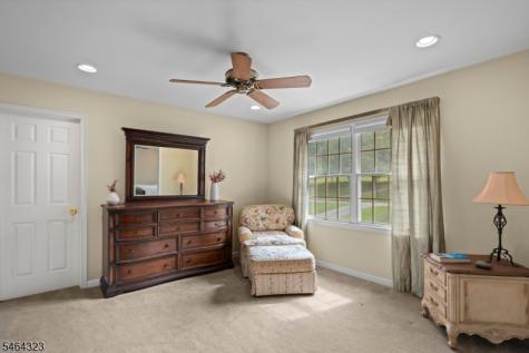 10 Berkshire Way Holland NJ 08848