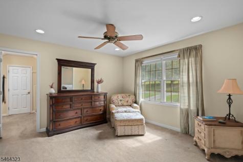 10 Berkshire Way Holland NJ 08848