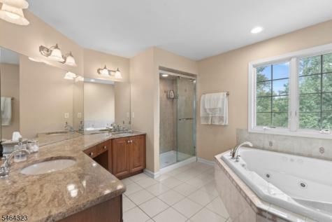 10 Berkshire Way Holland NJ 08848