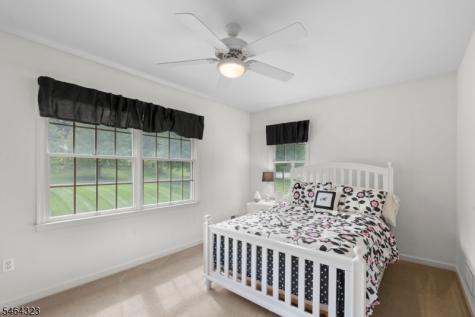 10 Berkshire Way Holland NJ 08848