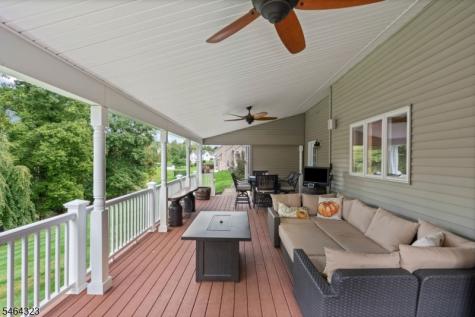 10 Berkshire Way Holland NJ 08848