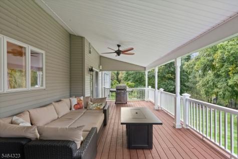 10 Berkshire Way Holland NJ 08848