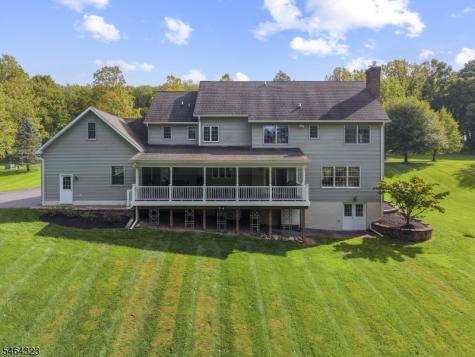 10 Berkshire Way Holland NJ 08848
