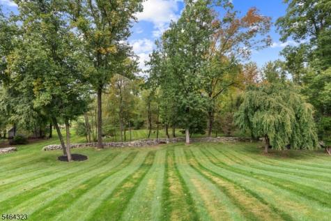 10 Berkshire Way Holland NJ 08848