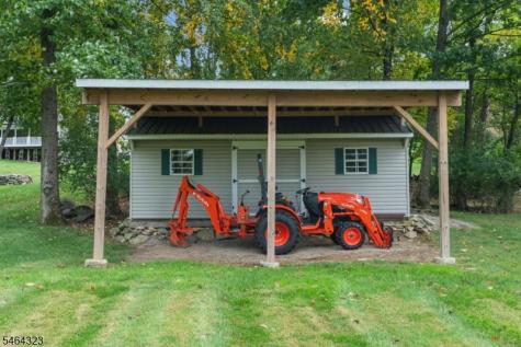 10 Berkshire Way Holland NJ 08848