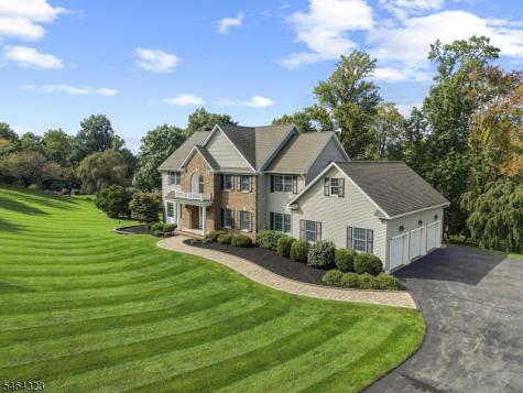10 Berkshire Way Holland NJ 08848
