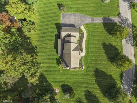 10 Berkshire Way Holland NJ 08848