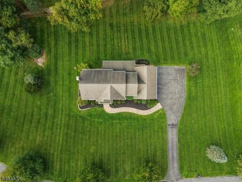 10 Berkshire Way Holland NJ 08848