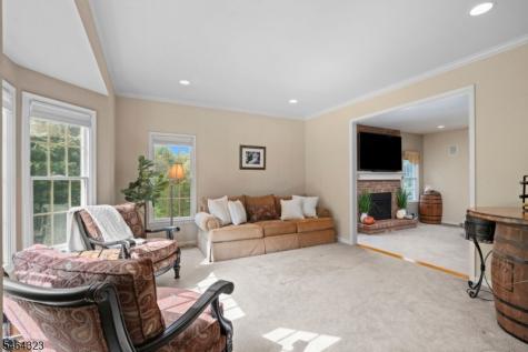10 Berkshire Way Holland NJ 08848