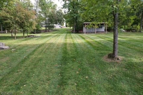 10 Berkshire Way Holland NJ 08848