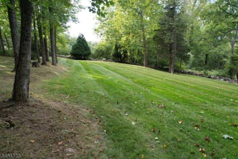 10 Berkshire Way Holland NJ 08848