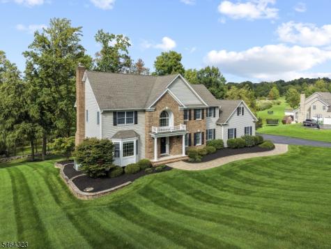 10 Berkshire Way Holland NJ 08848