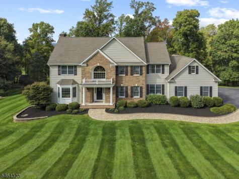 10 Berkshire Way Holland NJ 08848