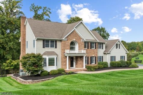 10 Berkshire Way Holland NJ 08848