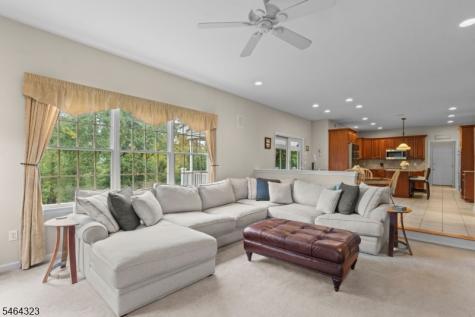 10 Berkshire Way Holland NJ 08848