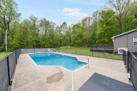 17 Carr Lane Roxbury NJ 07885