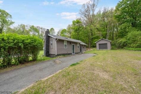 17 Carr Lane Roxbury NJ 07885