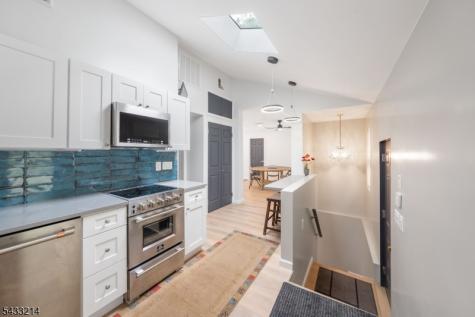 17 Carr Lane Roxbury NJ 07885