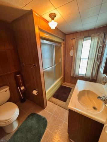 36 Willow Avenue Bloomsbury NJ 08804