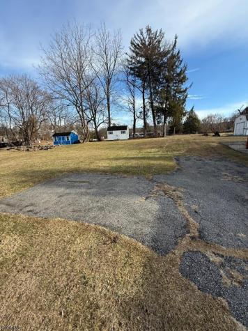 36 Willow Avenue Bloomsbury NJ 08804