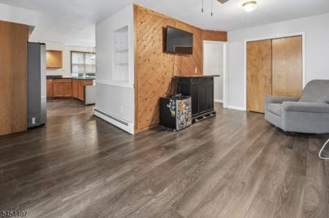 29 Henry Street Elmwood Park NJ 07407