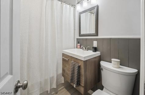 29 Henry Street Elmwood Park NJ 07407
