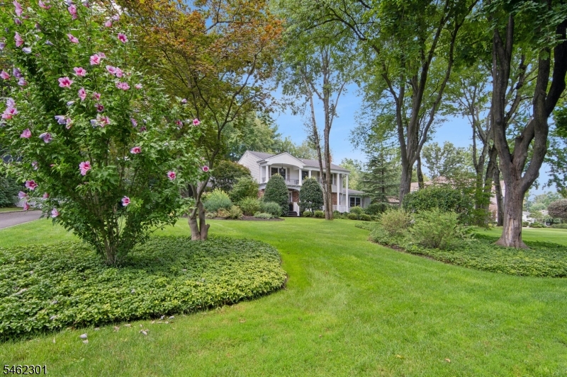 32 Stratford Drive Livingston NJ 07039