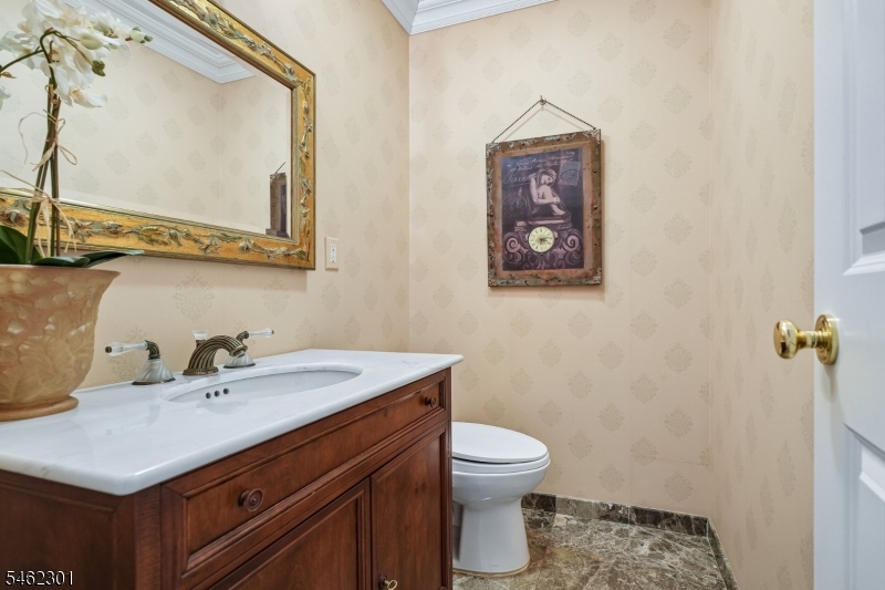 32 Stratford Drive Livingston NJ 07039