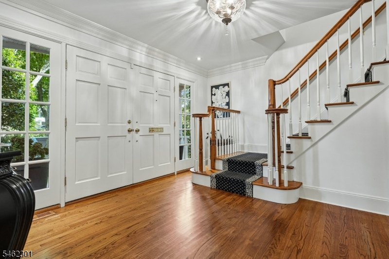 32 Stratford Drive Livingston NJ 07039