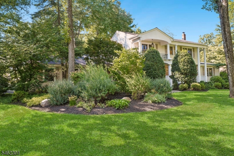 32 Stratford Drive Livingston NJ 07039