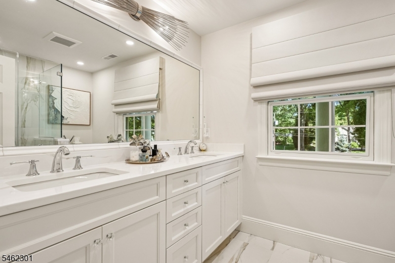 32 Stratford Drive Livingston NJ 07039