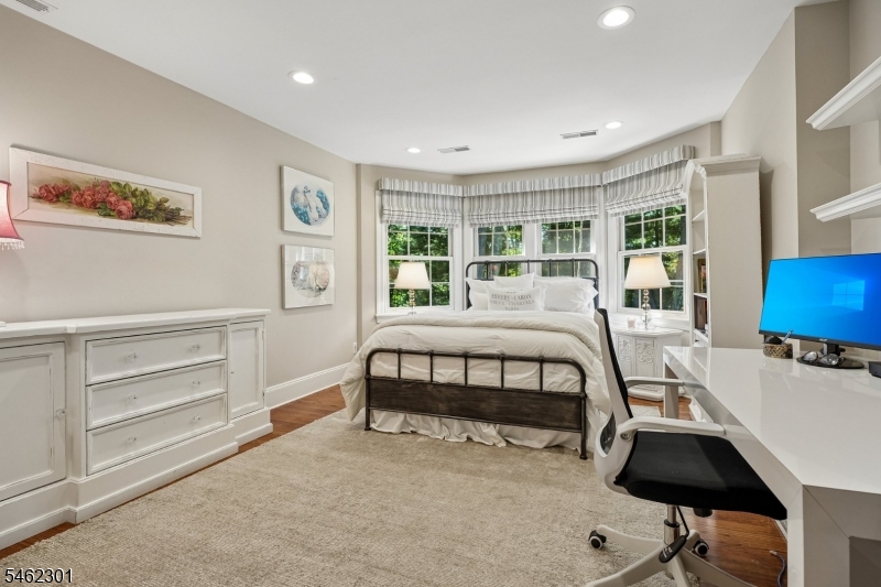 32 Stratford Drive Livingston NJ 07039