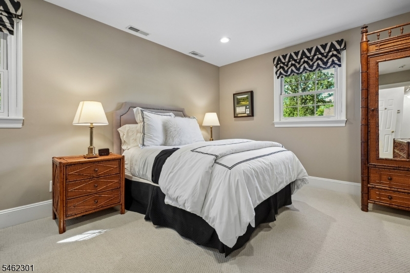 32 Stratford Drive Livingston NJ 07039