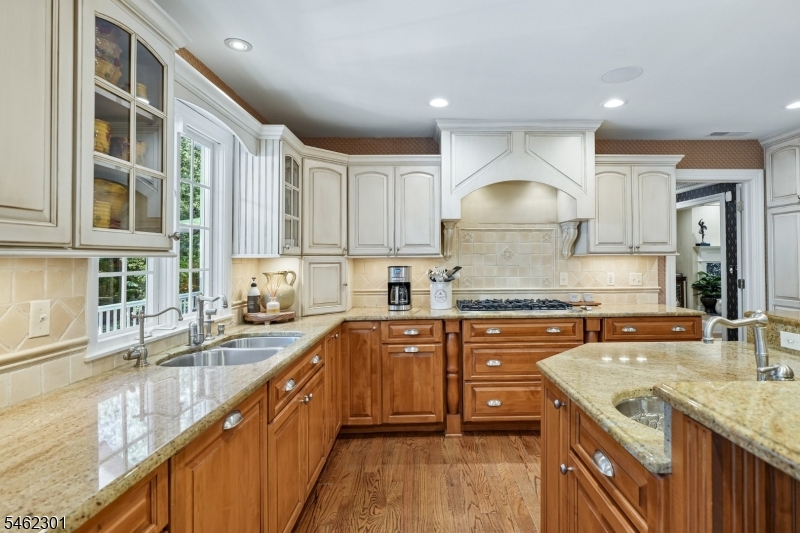 32 Stratford Drive Livingston NJ 07039