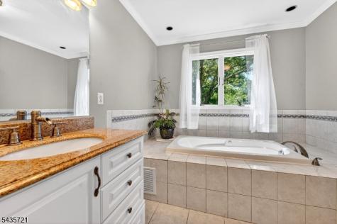 24 Skytop Road Washington NJ 07853