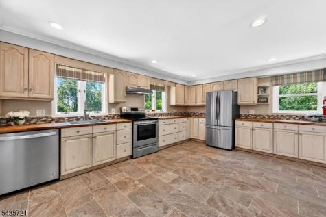 24 Skytop Road Washington NJ 07853