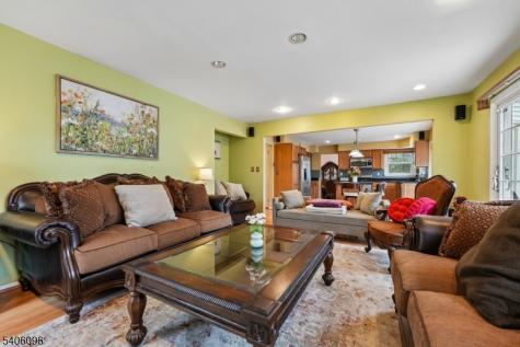 9 Chipwood Lane North Brunswick NJ 08902