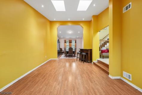 9 Chipwood Lane North Brunswick NJ 08902