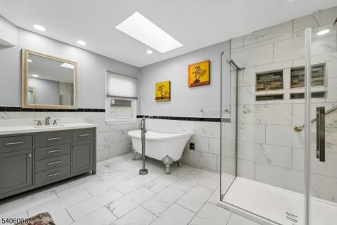 9 Chipwood Lane North Brunswick NJ 08902
