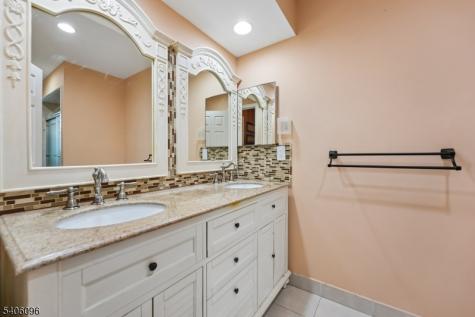 9 Chipwood Lane North Brunswick NJ 08902