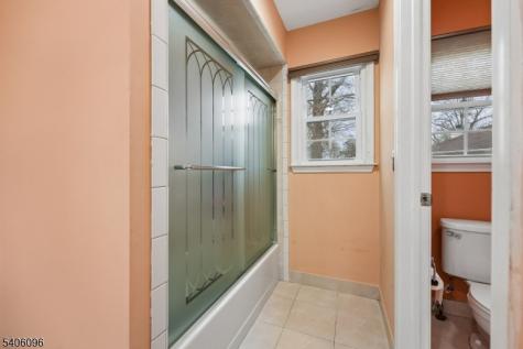 9 Chipwood Lane North Brunswick NJ 08902