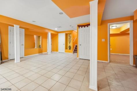 9 Chipwood Lane North Brunswick NJ 08902